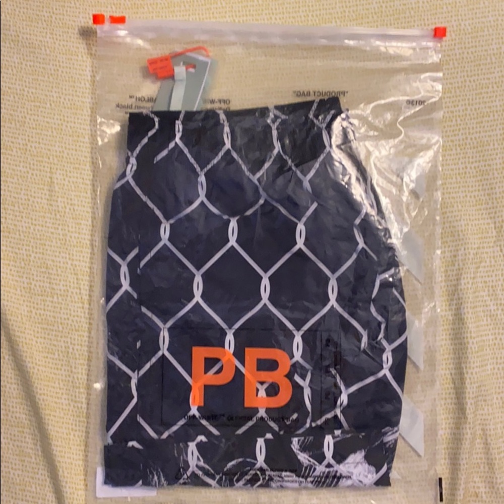 NWT MEN’s OFF WHITE BROKEN FENCE SWIMSHORTS (S)